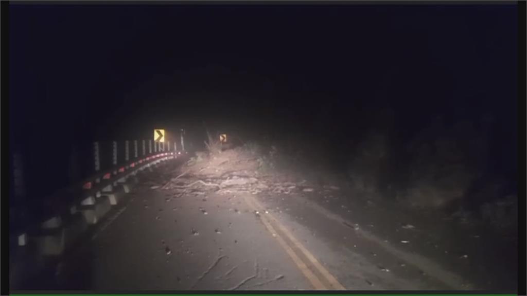 霧台2號橋往神山道路半夜坍方　包商連夜搶通　清晨恢復通車