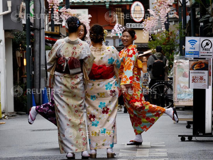 日本富士吉田市穿和服大賽　比快也比儀態優雅