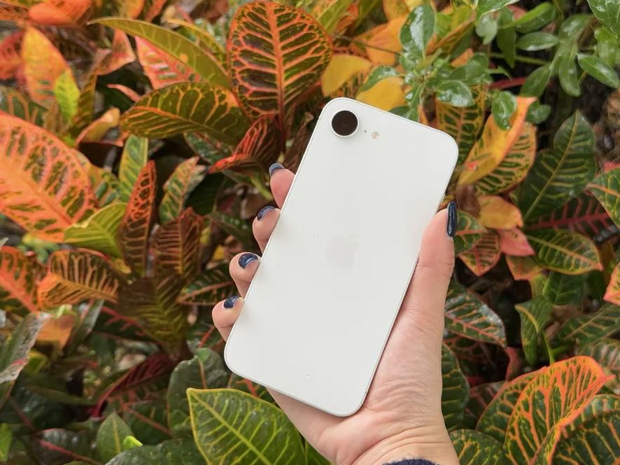 iPhone 16e開箱｜2.2萬元值得嗎？單鏡頭是致命缺陷？實測蘋果入門新機
