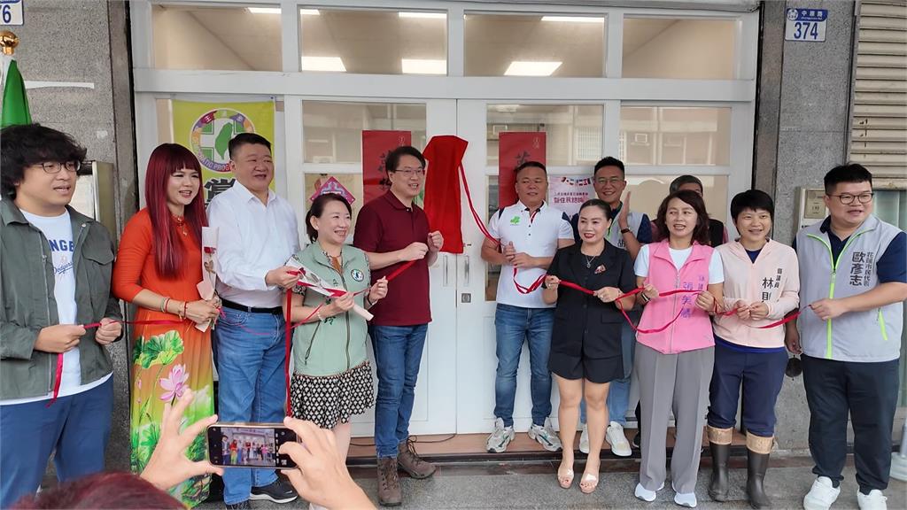 民進黨花蓮成立新住民諮詢站　林右昌親自揭牌