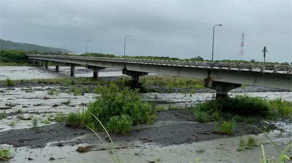 宜蘭連日暴雨羅東溪暴漲改道 居民憂潰堤淪孤島