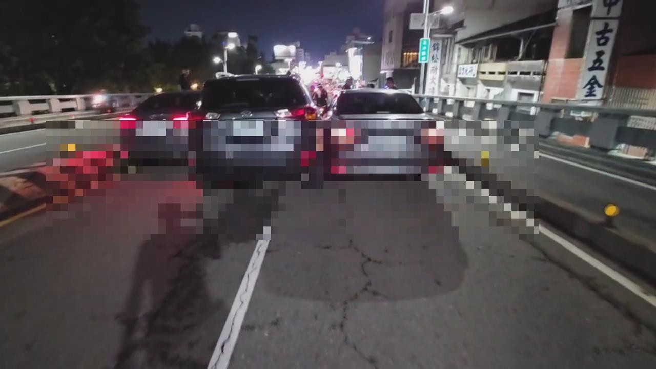 疑變換車道不慎！嘉義嘉雄陸　三車撞成「夾心餅乾」交通一度大亂