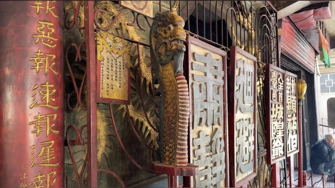 對神明不敬! 男闖城隍廟"抽打天公爐" 警調監視器追查