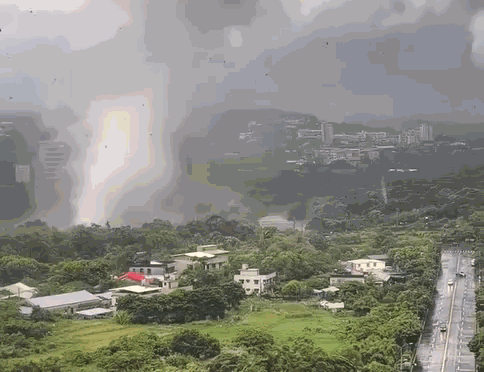 淡水驚見「龍捲風一路狂掃」震撼片曝！白海豚颱風逼近　網嚇：好扯
