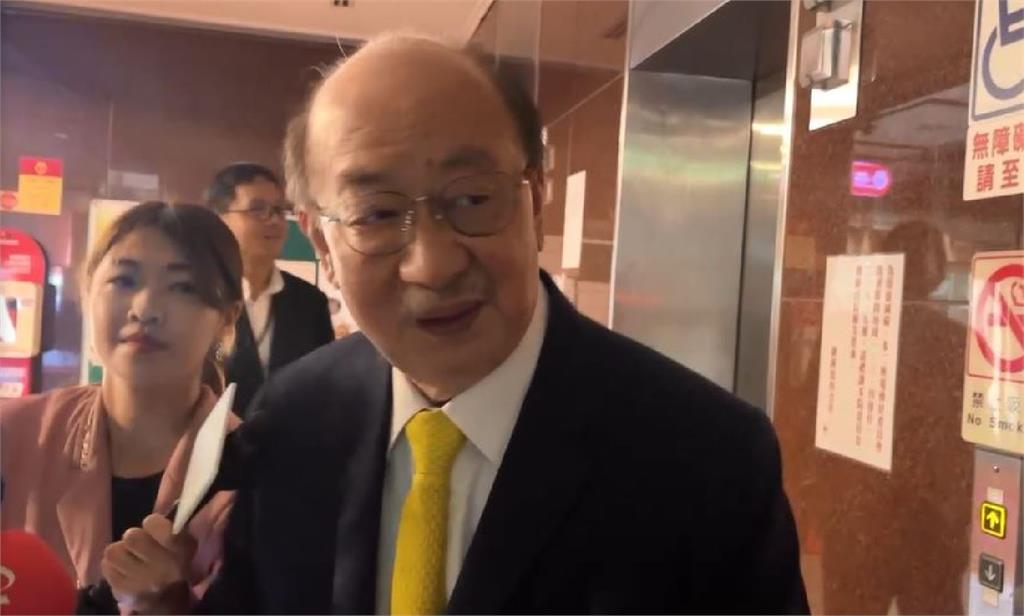 快新聞／柯建銘現身了！　被問「是否辭總召」反應曝光