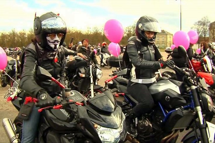 扭轉刻板印象！法國女重機騎士 上街遊行爭性別平權
