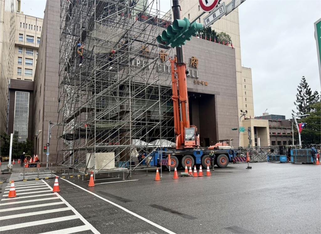 臨時工北市府前搭舞台高墜落亡　議員陳怡君痛心：市府前都不能保障勞安