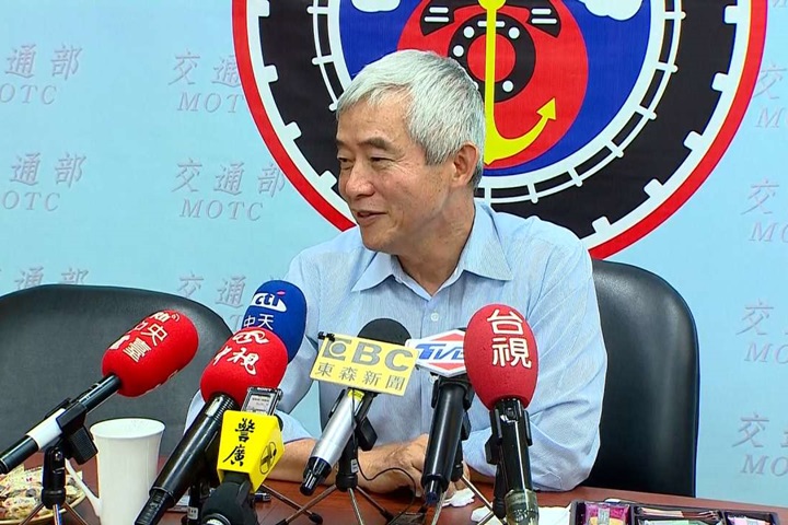 賴揆推連假國道夜間免費 交長頗有微詞