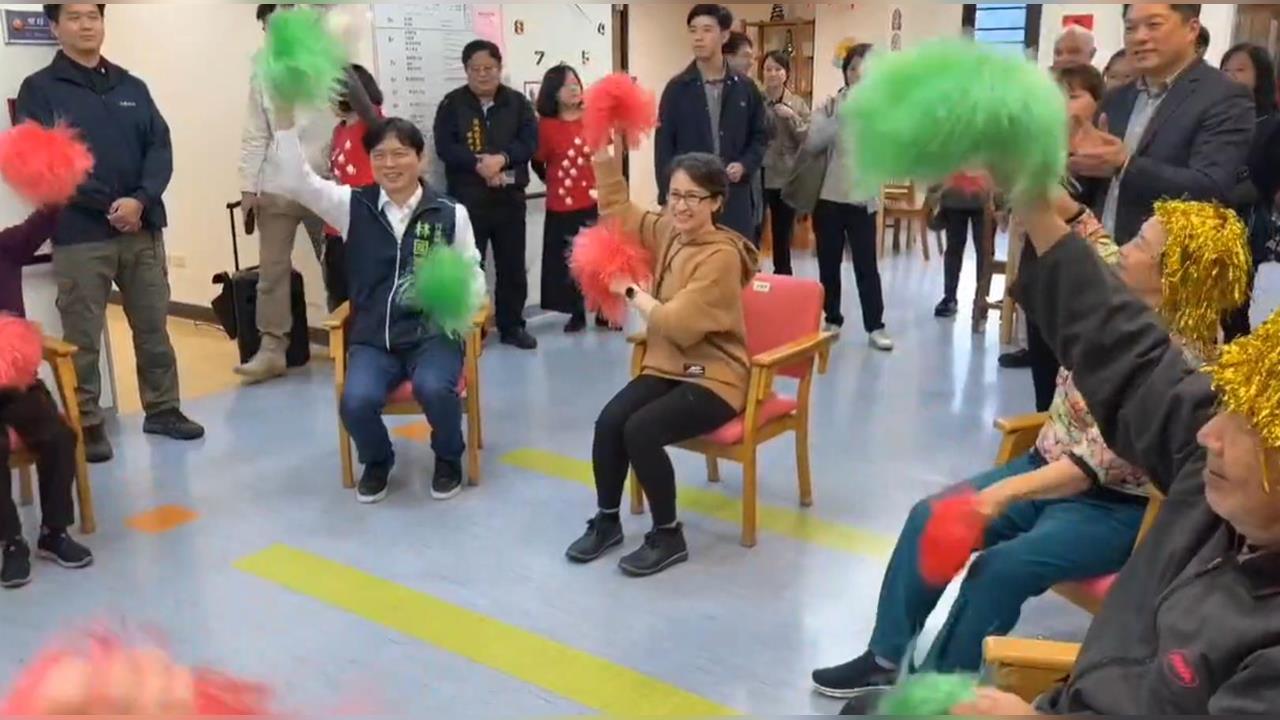 快新聞/阿帕次阿帕次!蕭美琴、林國漳訪頭城安老院 隨音樂甩彩球畫面曝