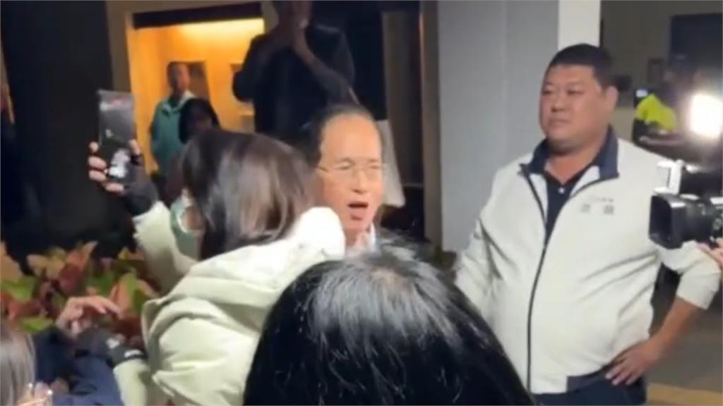 綠委成功闖進議場！黃捷曝「鄭天財恐嚇燒立法院」現場第一手畫面流出