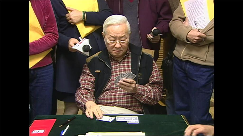 張忠謀春節赴夏威夷打橋牌賽　「3分組賽得第一」　牌友曝：他非常投入