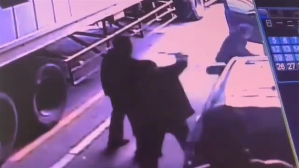 囂張！警連開六槍制止沒用　毒犯逃脫棄車逃逸
