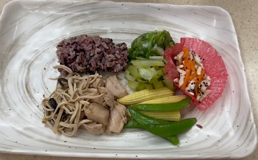 醫院員工特製健康餐盒色香味俱全　吸引院外民眾搶購
