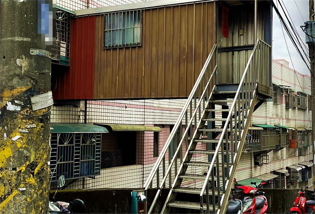 龜山驚見違建「空橋」　網：在家享受出國樂趣