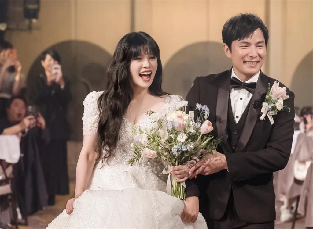 孫協志婚禮爆「媽媽未到場」!主婚人換成阿姨 雙方互動成焦點