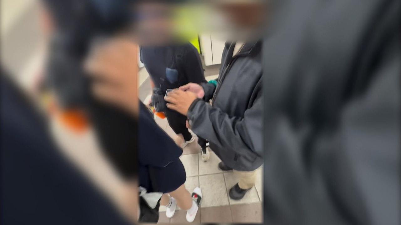 北捷偷拍狼踢鐵板！　正義男「一路蒐證」攔人報警