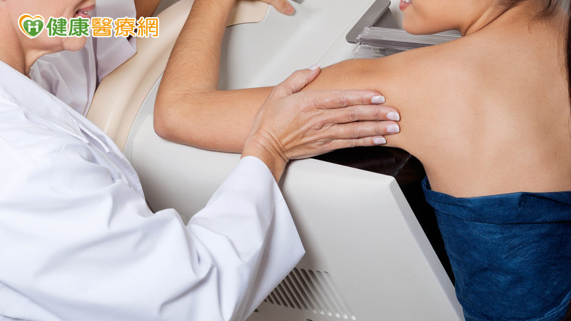 乳房摸到腫塊!47歲女確診乳腺管侵襲癌 醫評估「這項手術」
