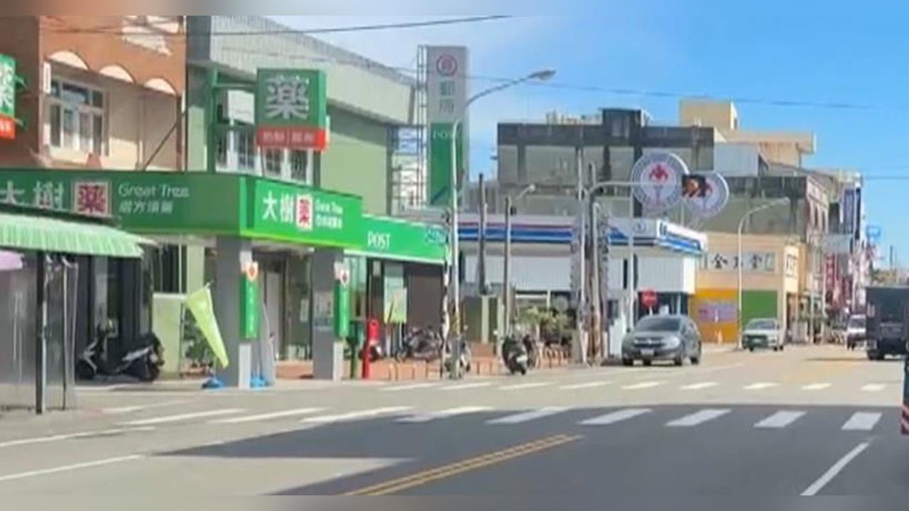 馬路當自家太囂張！　雲林貨車「逆向橫停路中央」買飲料