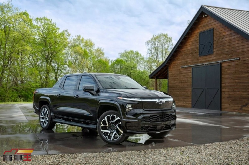2025 年式 Chevrolet Silverado EV RST 新增低速斜走功能