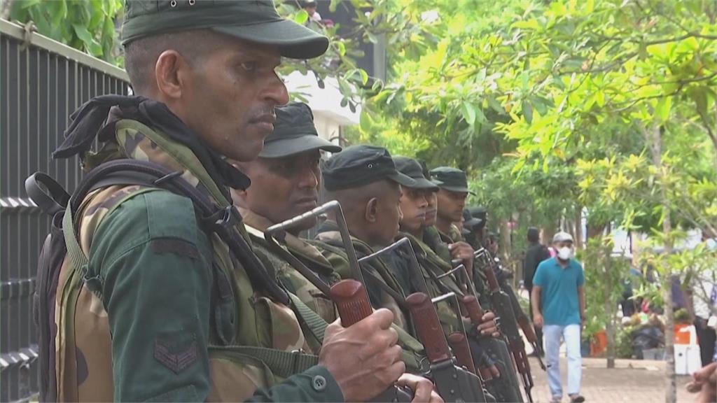 軍方出動鎮壓示威　斯里蘭卡宣布全國宵禁