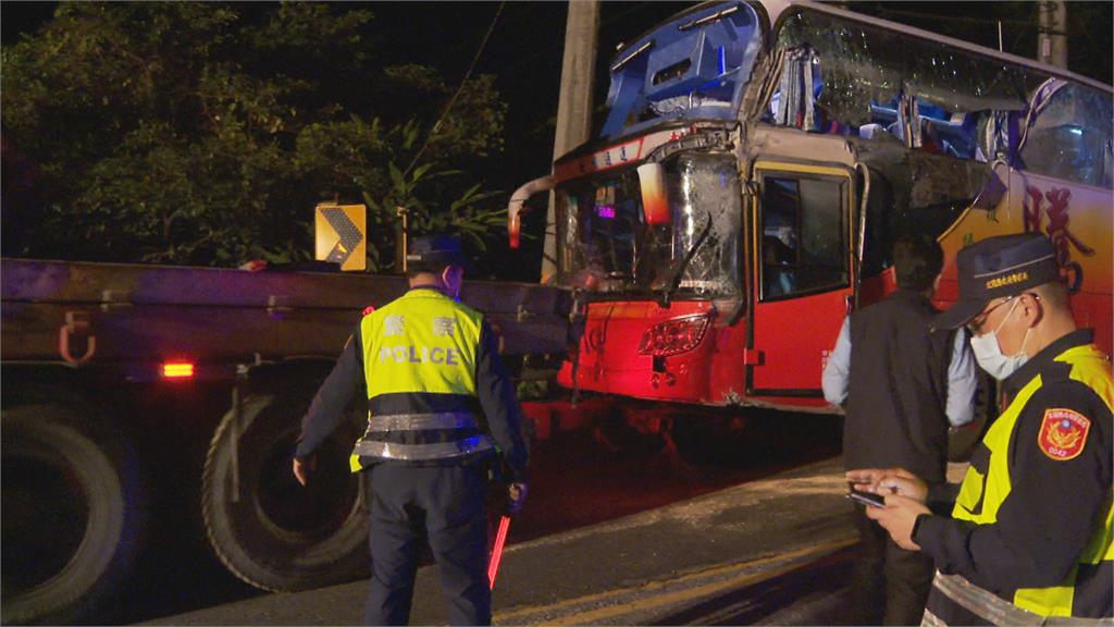 踩不到煞車？現場46.7公尺煞車痕「遊覽車撞山壁6死」人為？車輛故障？