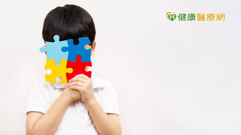 2歲仍不會說話！面對自閉症孩子家長該怎辦？「WHO-CST」助攻
