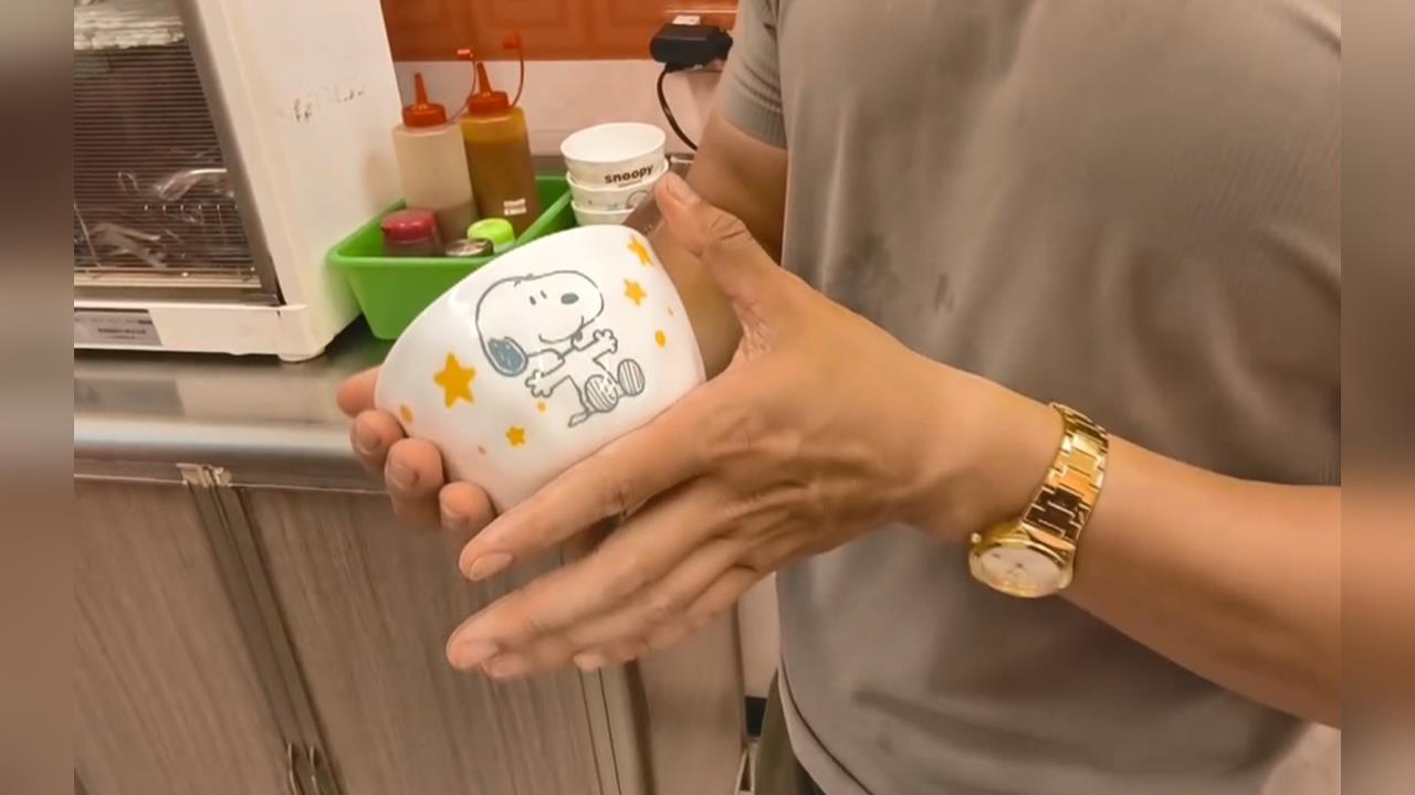 鴨肉店客人"拿內用碗裝狗食" 老闆傻眼無奈銷毀