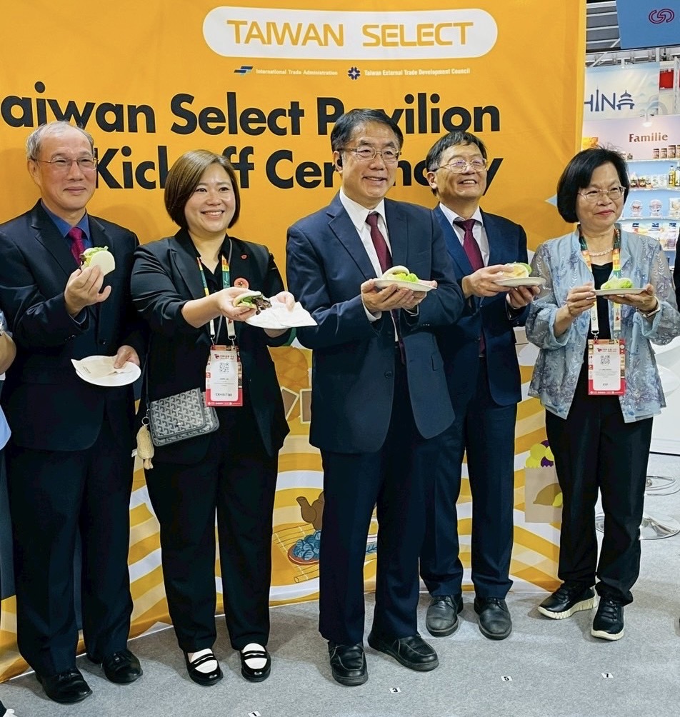 黃偉哲率「臺南隊」再次進軍新加坡國際食品展 以『臺南好禮,通通在這裡!』開展登場