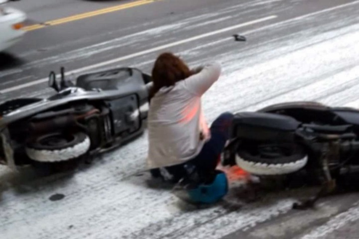 油漆灑滿地卻不管 害3機車騎士犁田受傷