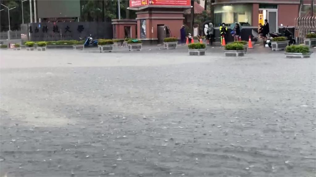 雨彈狂炸! 屏東山區單日飆近500毫米 台南時雨量破百