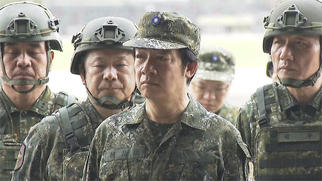 上任首漢光演習! 賴總統下機"西裝換軍服"親視導