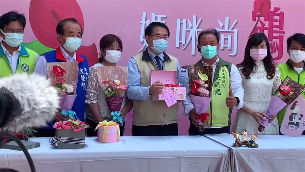 黃偉哲送陳時中火鶴花「乎好」 感謝防疫成功