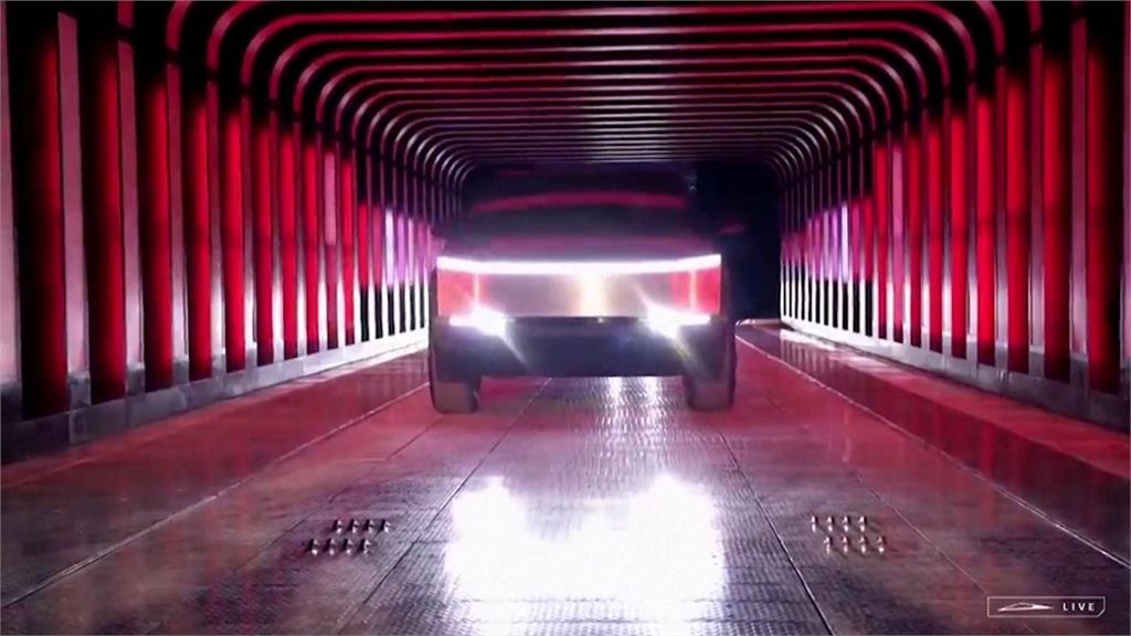 特斯拉電動皮卡「Cybertruck」交車 防撞玻璃竟當場被砸裂