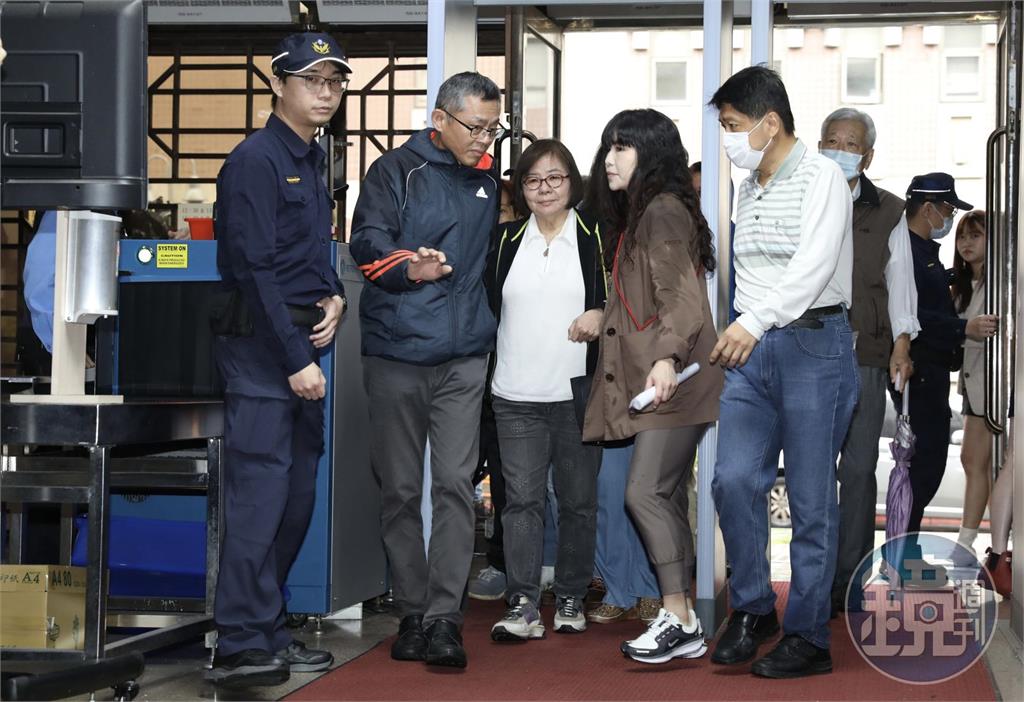 黃呂錦茹律師罕見先至高院閱卷　羈押庭估中午裁定