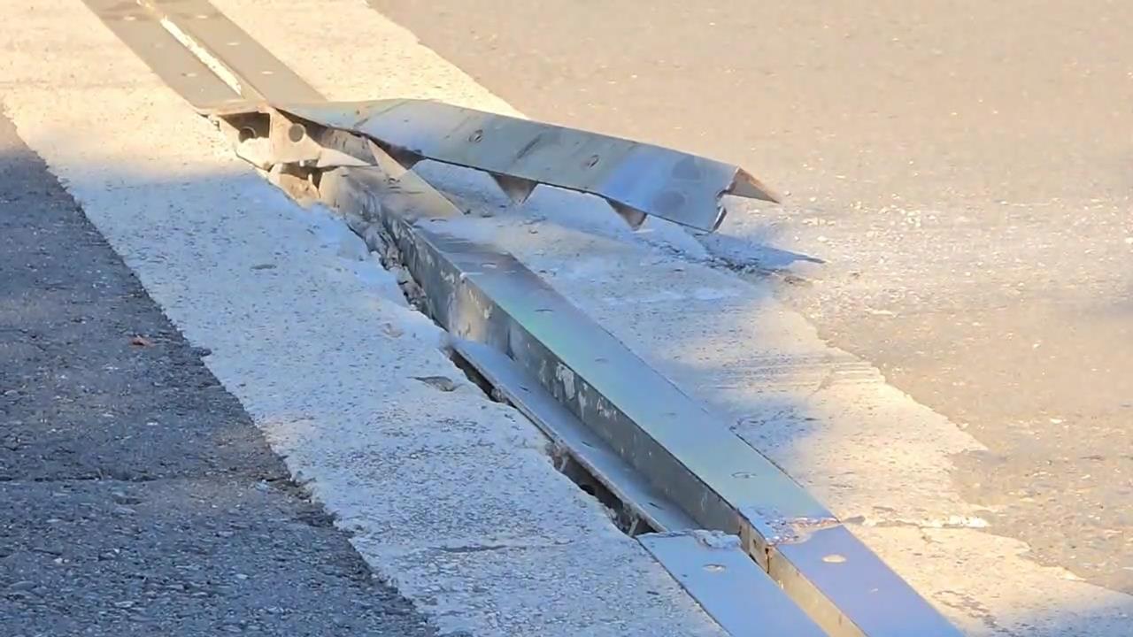 快新聞/25車連環爆胎!台62線伸縮縫突翹起 駕駛「一壓就中招」