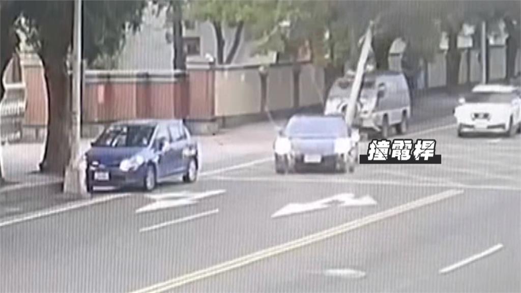 等接孫放學！七旬阿公開車突暴衝撞斷電桿 目擊家長嚇壞