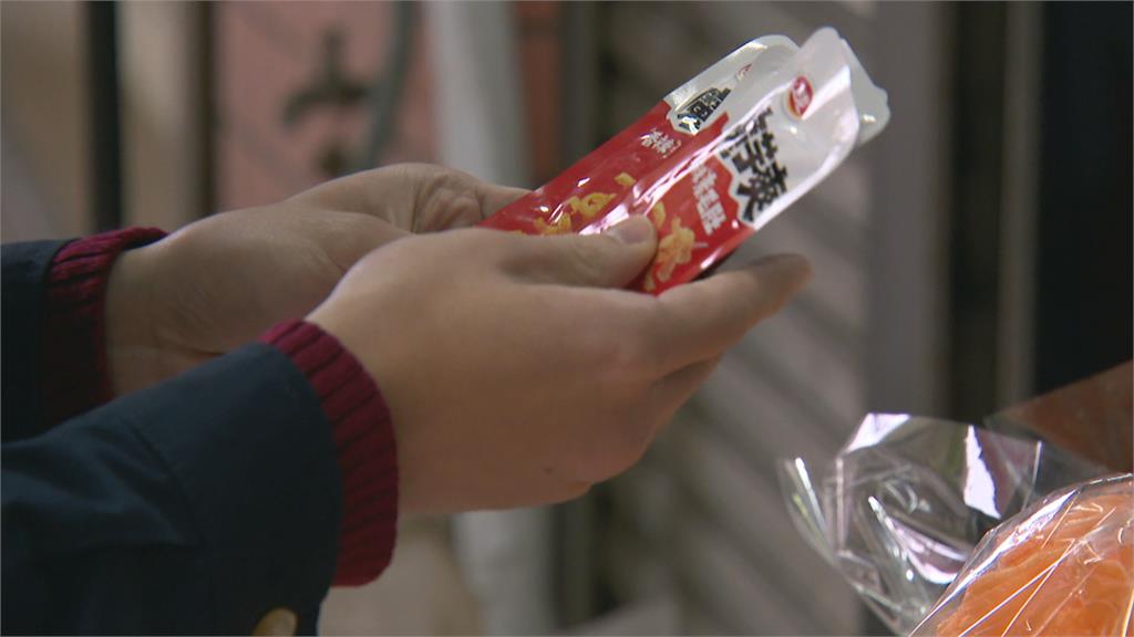 中國「酸辣零嘴」超涮嘴!他嘗鮮一口「狂買5包」 網急勸別吃:很恐怖