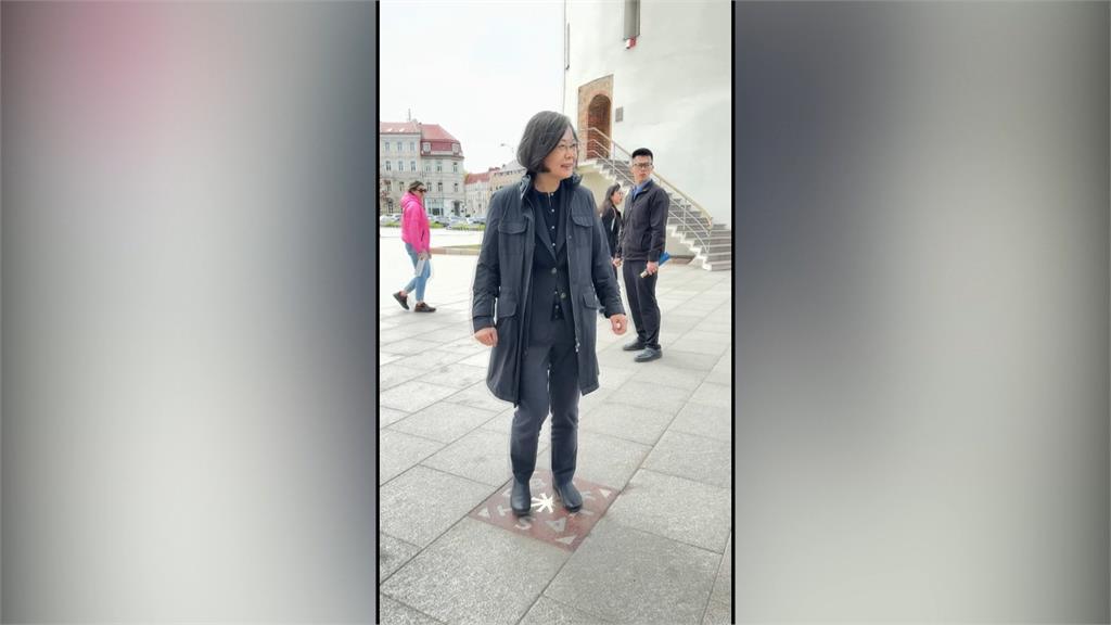 蔡英文總統卸任後將首度訪英　「被法國遊客認出」驚喜合照