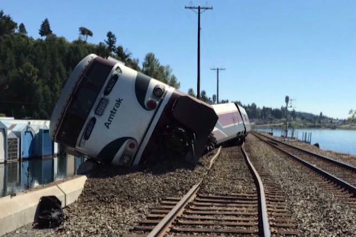 驚！華盛頓州火車意外出軌 多人輕傷