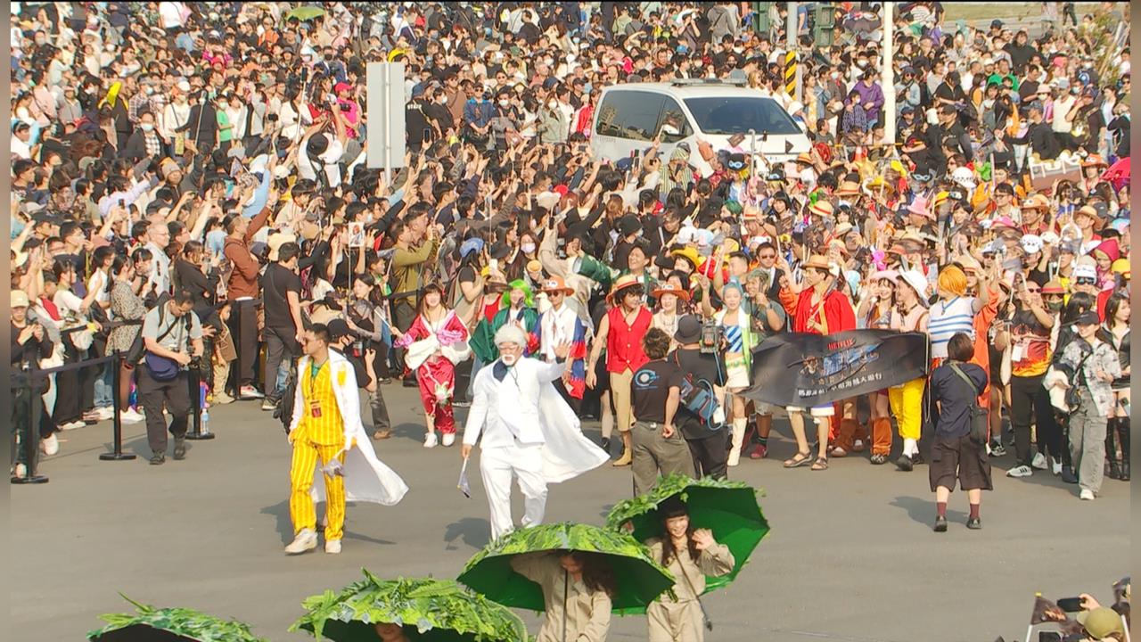 草帽海賊團現身高雄 黃金梅利號、鯨魚拉布接連亮相