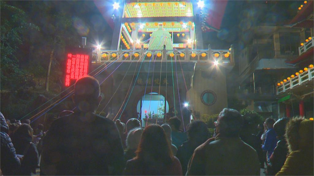 高雄元亨寺除夕夜敲鐘祈福　108響鐘聲祈求國泰民安