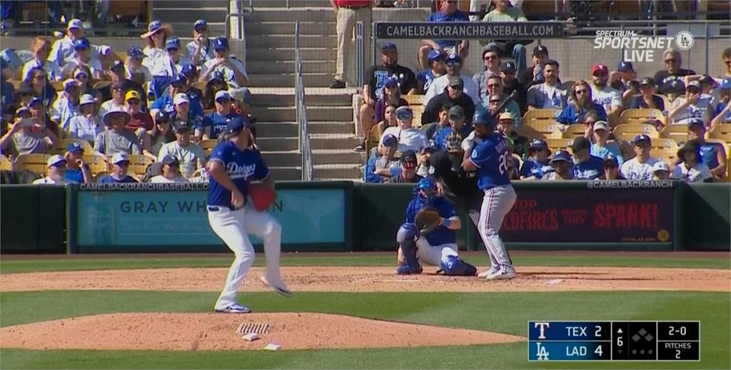 MLB(影)／百多年棒球史上難得一見!　護網當英雄接住斷棒保護球迷