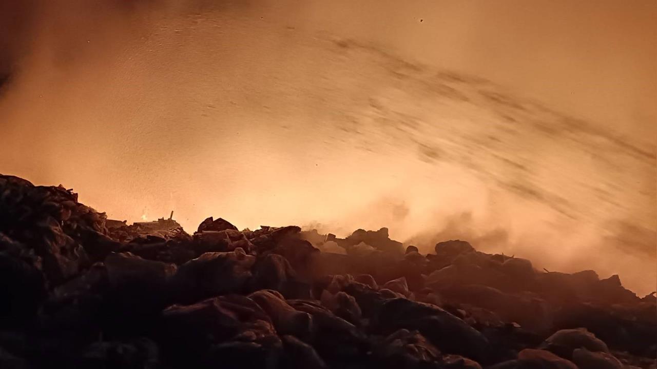 快新聞／又遭祝融！台南垃圾場暗夜大火　消防局澄清：非風災廢棄物堆置場