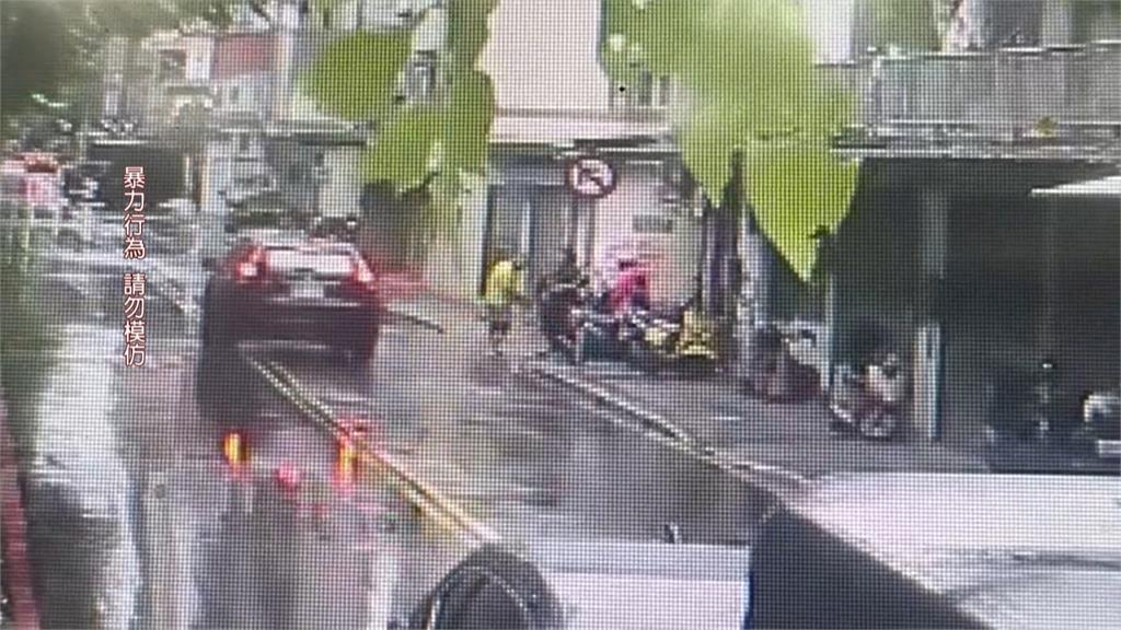 公親變事主！小吃店打烊拒接客　老翁動手打醉漢反被擊倒