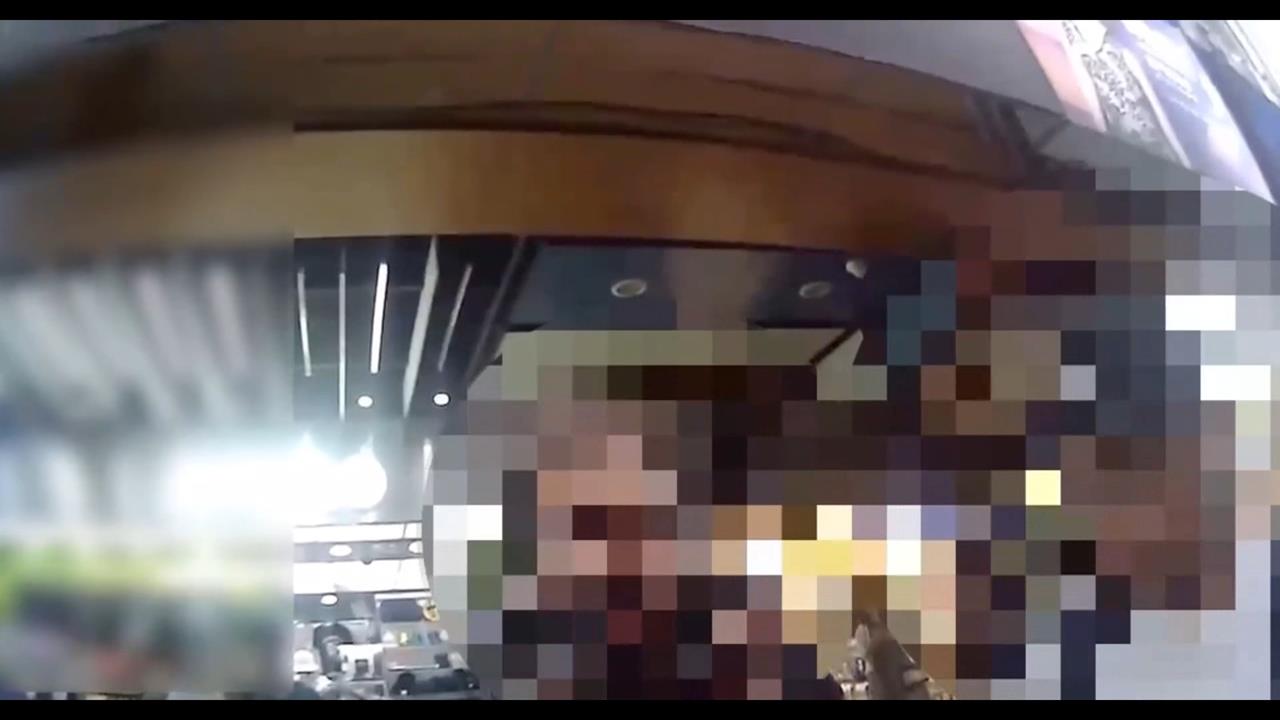 街頭藝人遭印度男騷擾！　警方到場他狂喊Why