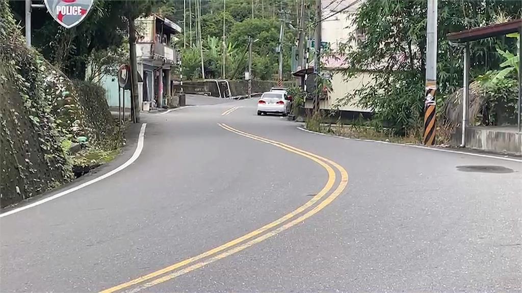 真的會被嚇到！　山路轉彎迎來逆向自行車隊