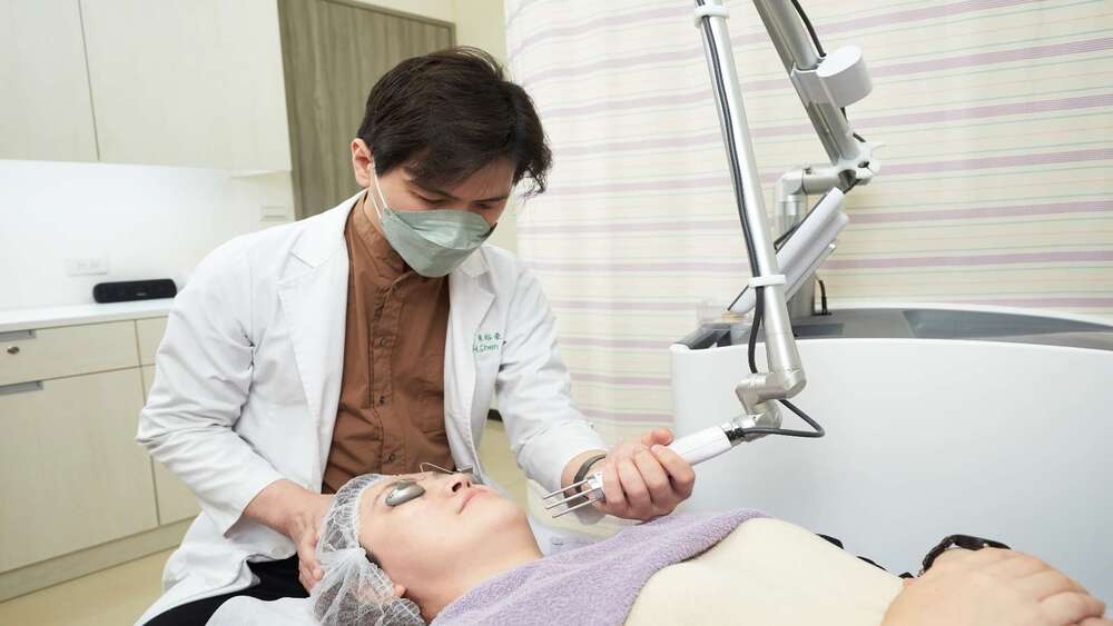 斑點越打越黑？專業醫師解析皮秒除斑副作用與正確修復法