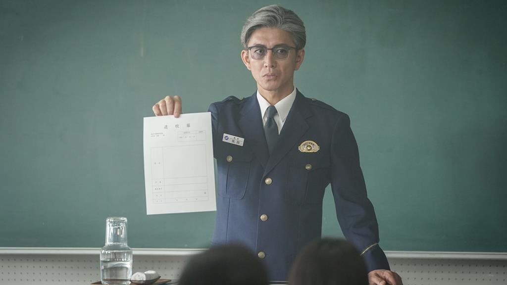 日本首週票房冠軍！《電影版教場：驪歌》木村拓哉「白髮義眼」逼瘋警校生