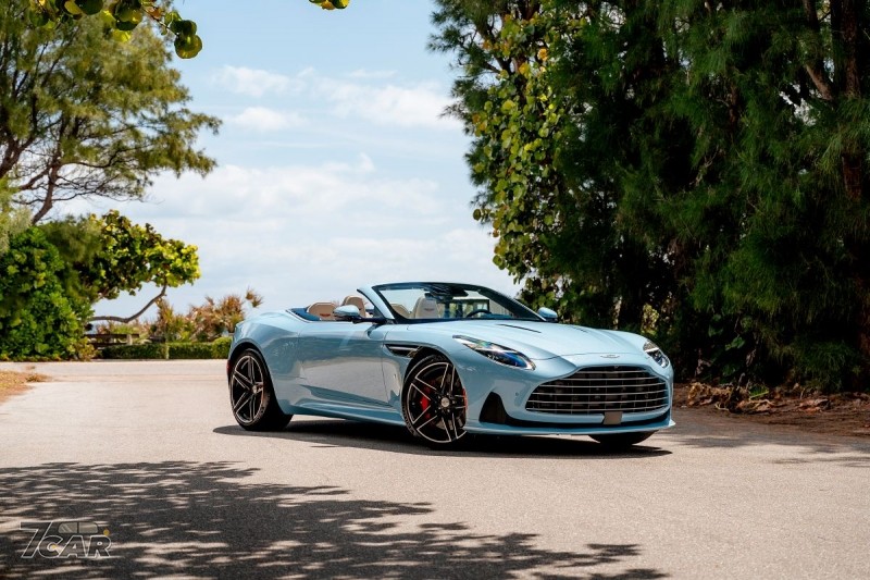Aston Martin 推出全球唯一 Palm Beach 特仕版 DB12 Volante