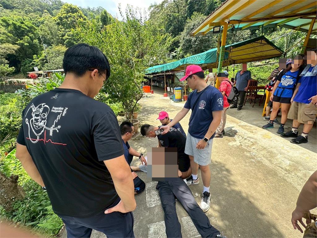 桃園翁爬山突昏迷失去呼吸心跳 7休假消防員路過展開急救行動